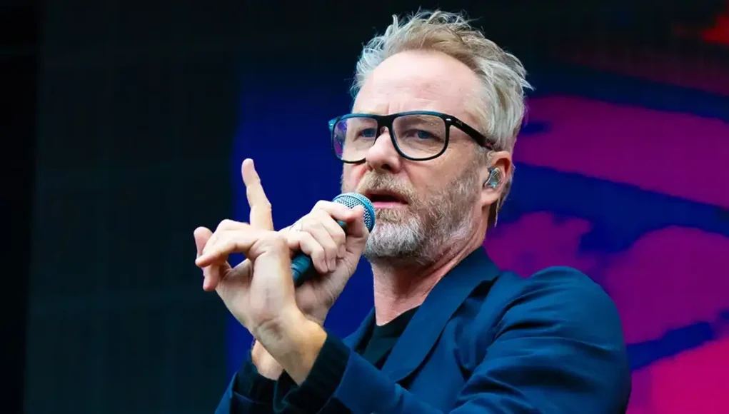 Matt Berninger blue monday en un cover