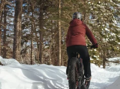 De raquetas de nieve a bicicletas de montaña: la nueva cara de la aventura invernal Radio por Internet