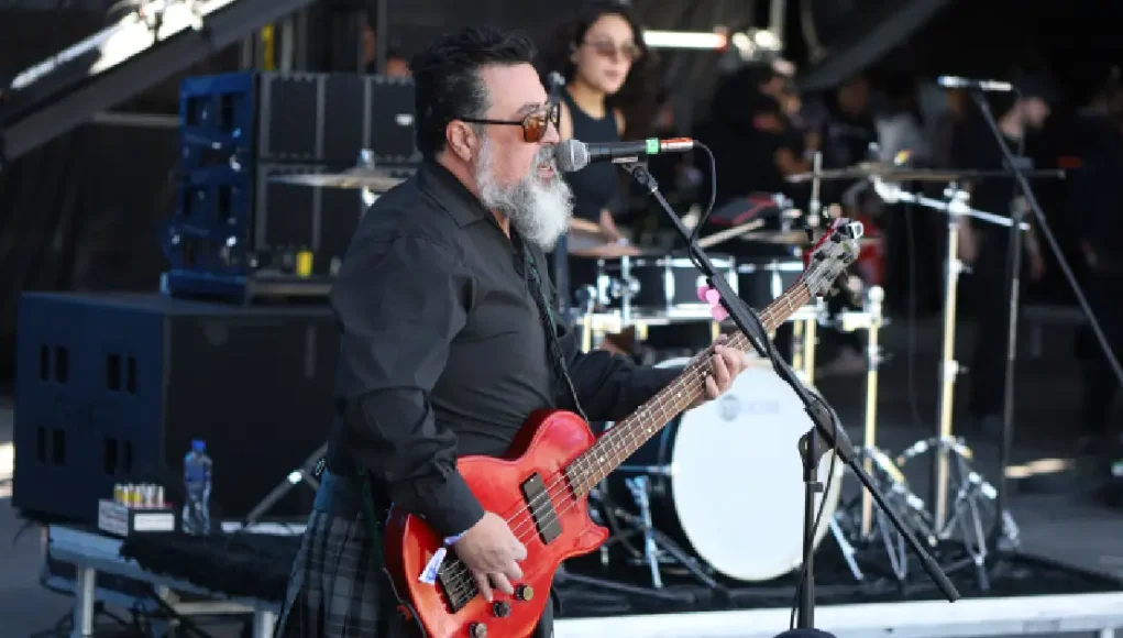 Miky Huidobro en Tecate Pa’l Norte 2026 tocando bajo en su proyecto Gentleman del Rock Miky Huidobro en Tecate Pa’l Norte 2026 tocando bajo en su proyecto Gentleman del Rock