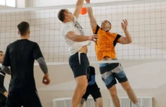 Cómo el bloqueo cambia la decisión del atacante en voleibol Radio por Internet