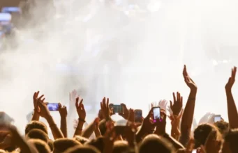 El pulso eléctrico de los aztecas: la vanguardia del rock contemporáneo en México Radio por Internet